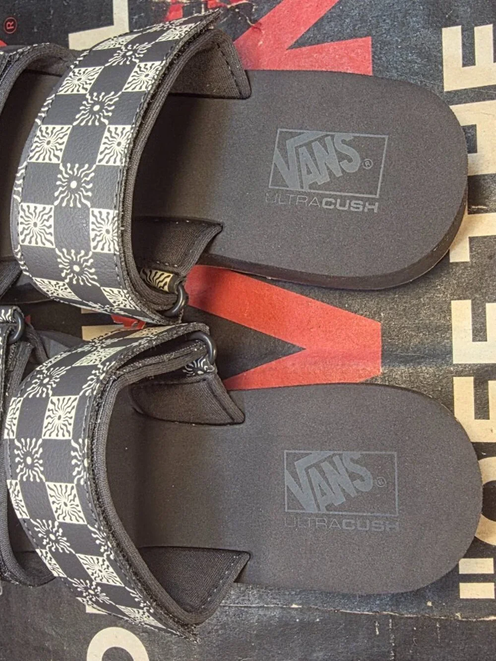 Vans Men 3.5/Women's 5 Checkerboard Floral Cayucas Platform Slides VN0A4U1X 107